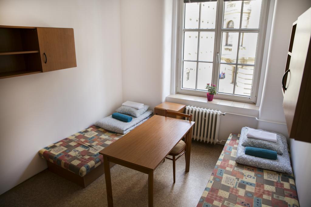 Dizzy Daisy Hostel Praha Eksteriør bilde