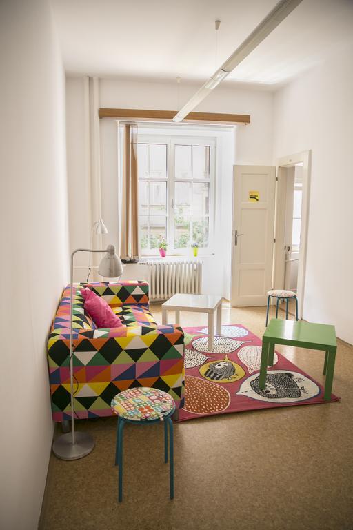 Dizzy Daisy Hostel Praha Eksteriør bilde