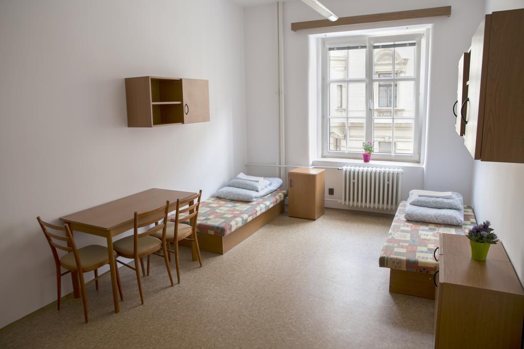 Dizzy Daisy Hostel Praha Eksteriør bilde