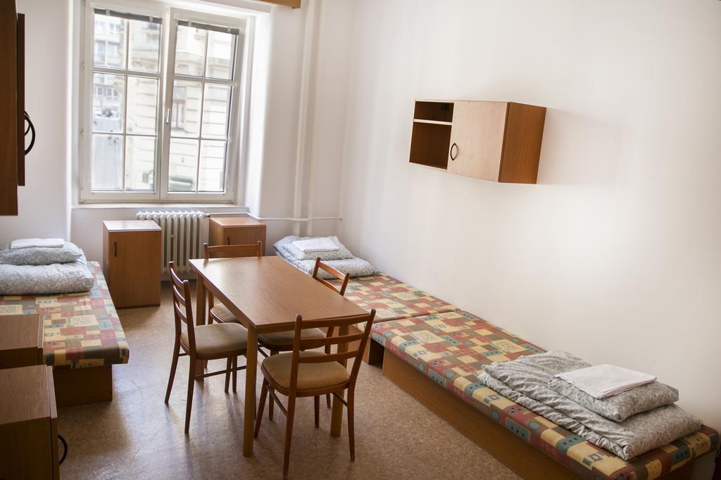 Dizzy Daisy Hostel Praha Eksteriør bilde