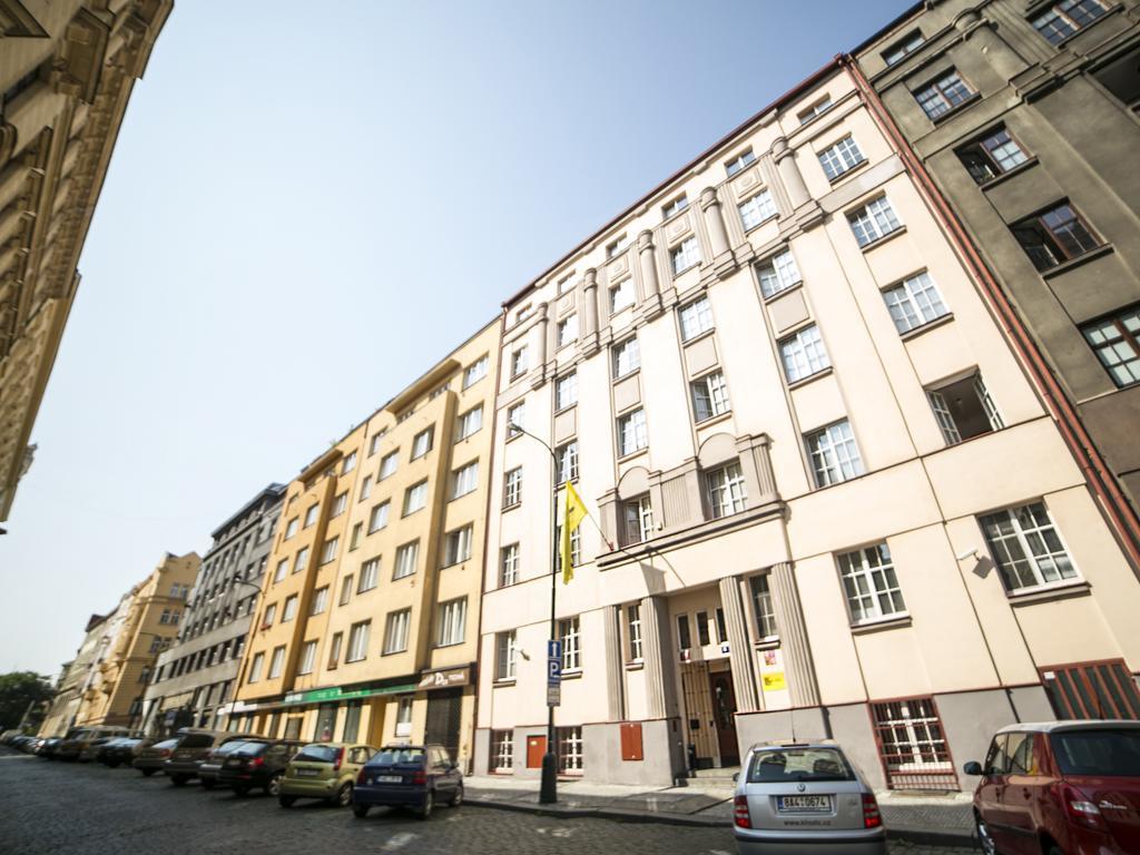Dizzy Daisy Hostel Praha Eksteriør bilde