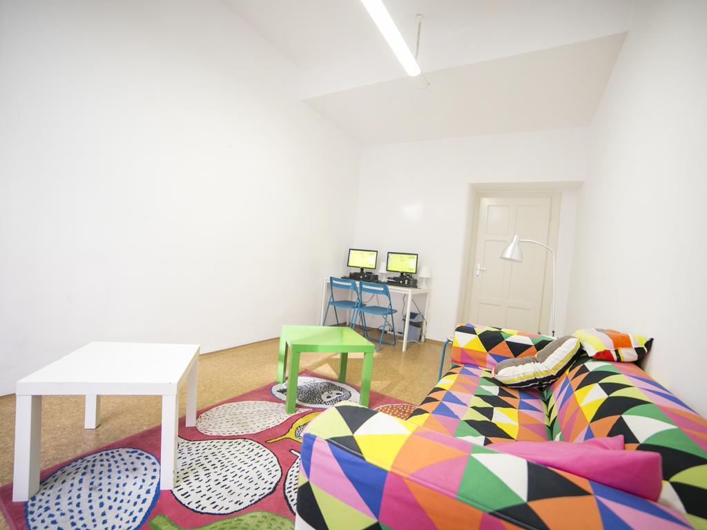 Dizzy Daisy Hostel Praha Eksteriør bilde