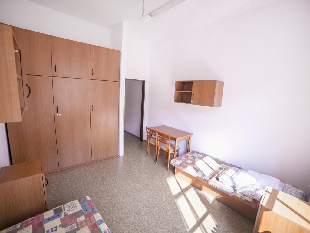 Dizzy Daisy Hostel Praha Rom bilde
