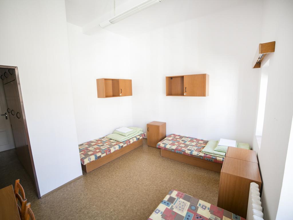Dizzy Daisy Hostel Praha Rom bilde