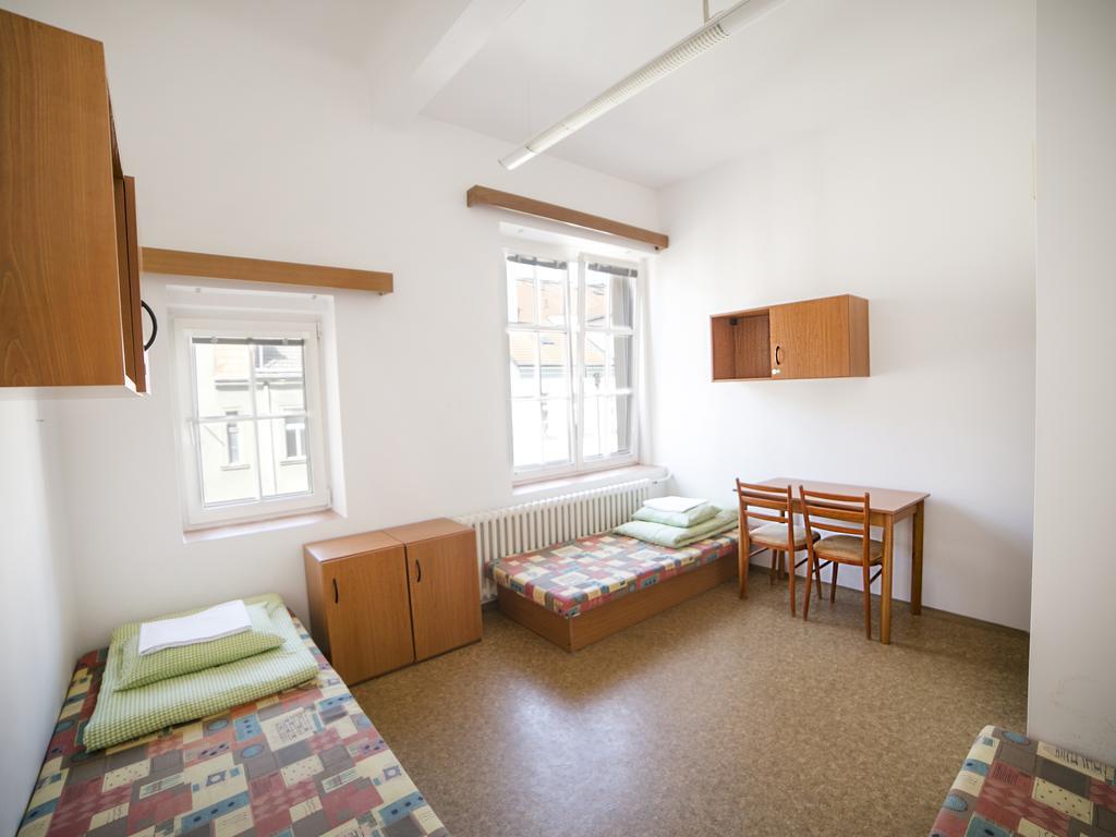 Dizzy Daisy Hostel Praha Rom bilde