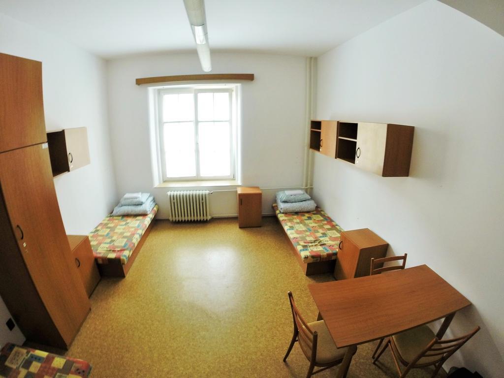 Dizzy Daisy Hostel Praha Rom bilde
