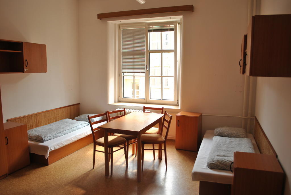 Dizzy Daisy Hostel Praha Rom bilde